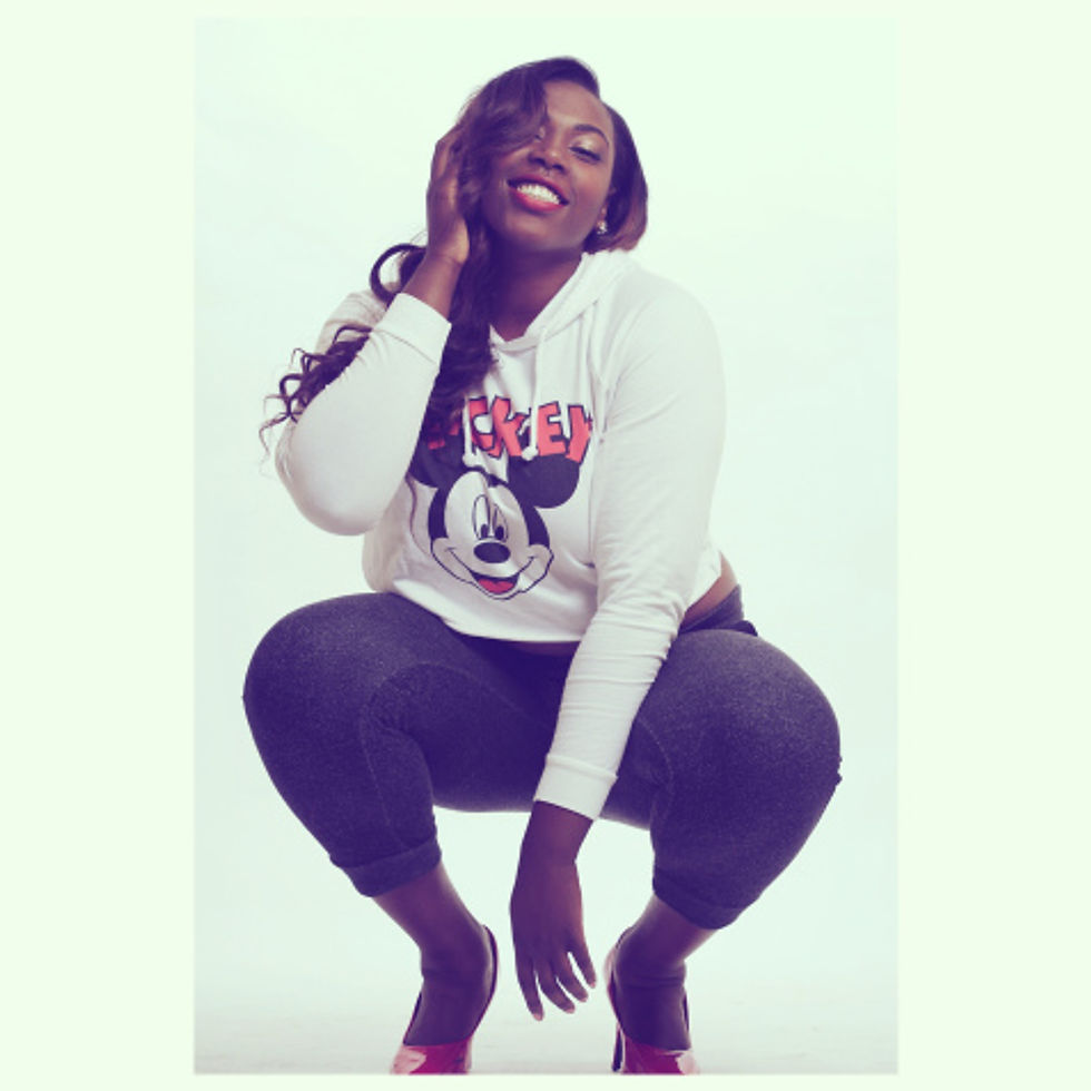 #MotivationalMonday brought to you by me: sending a message to my lady followers (all shapes and sizes) love yourself because you are a Queen. I want to promote Queens like myself through blogging on my blog! I hope through reading and seeing photos that you feel inspired, to embrace and love yourself regardless of your size. When I hashtag “#QueensKnow” I am referring to all of you. From one Queen to another!