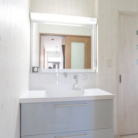 間取りを変更して、広々とした洗面所になりました。｜リフォームの施工事例｜洗面化粧台