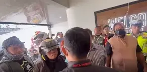 Extremistas islâmicos interrompem culto cristão na Indonésia