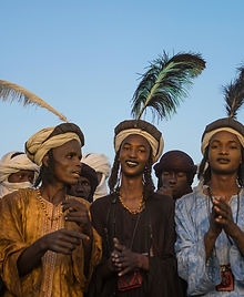 Wodaabe_during_Gerewol,_Cure_Salee,_In-Gall,_Niger_(15380276990).jpg