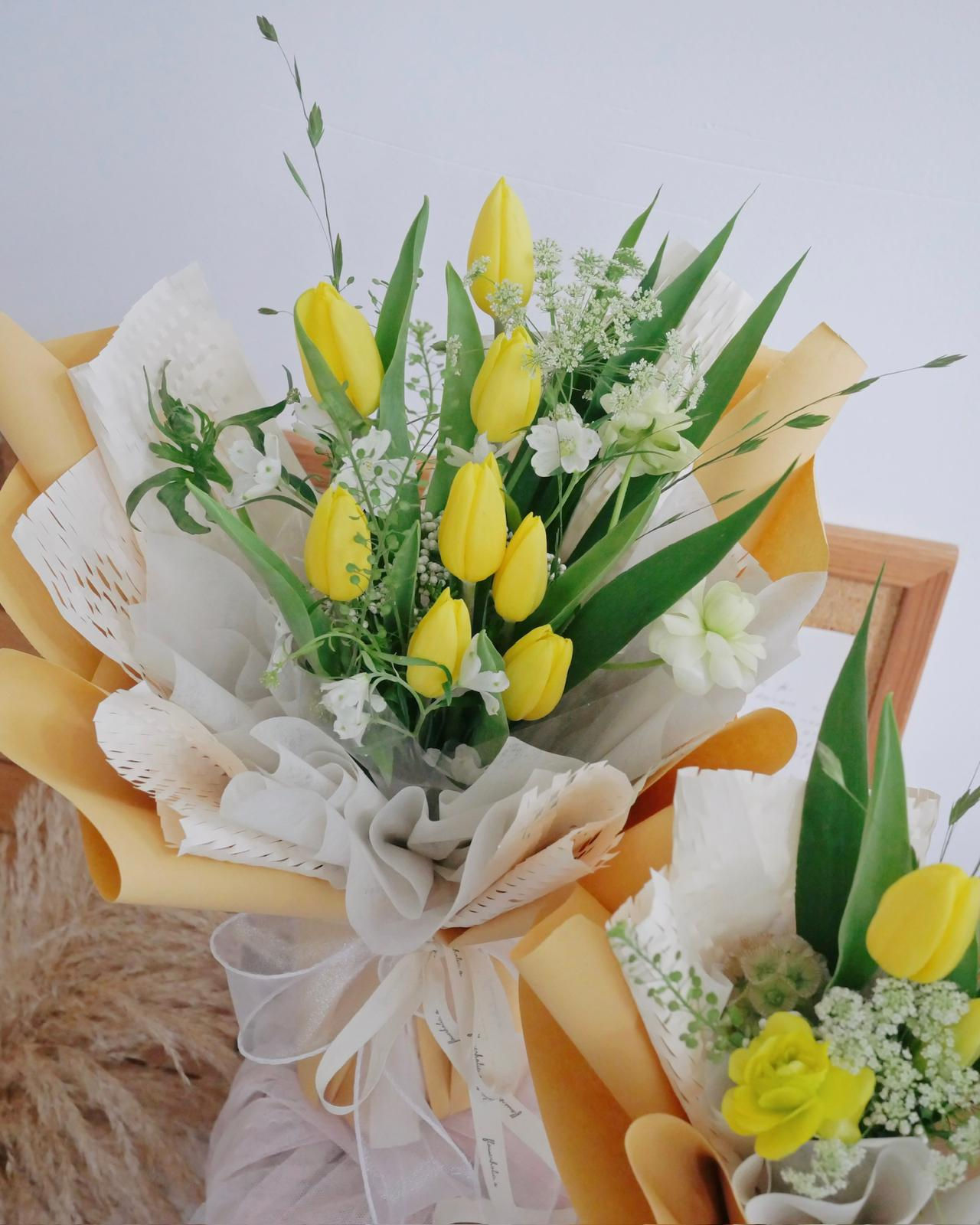 黃屈金香鮮花束