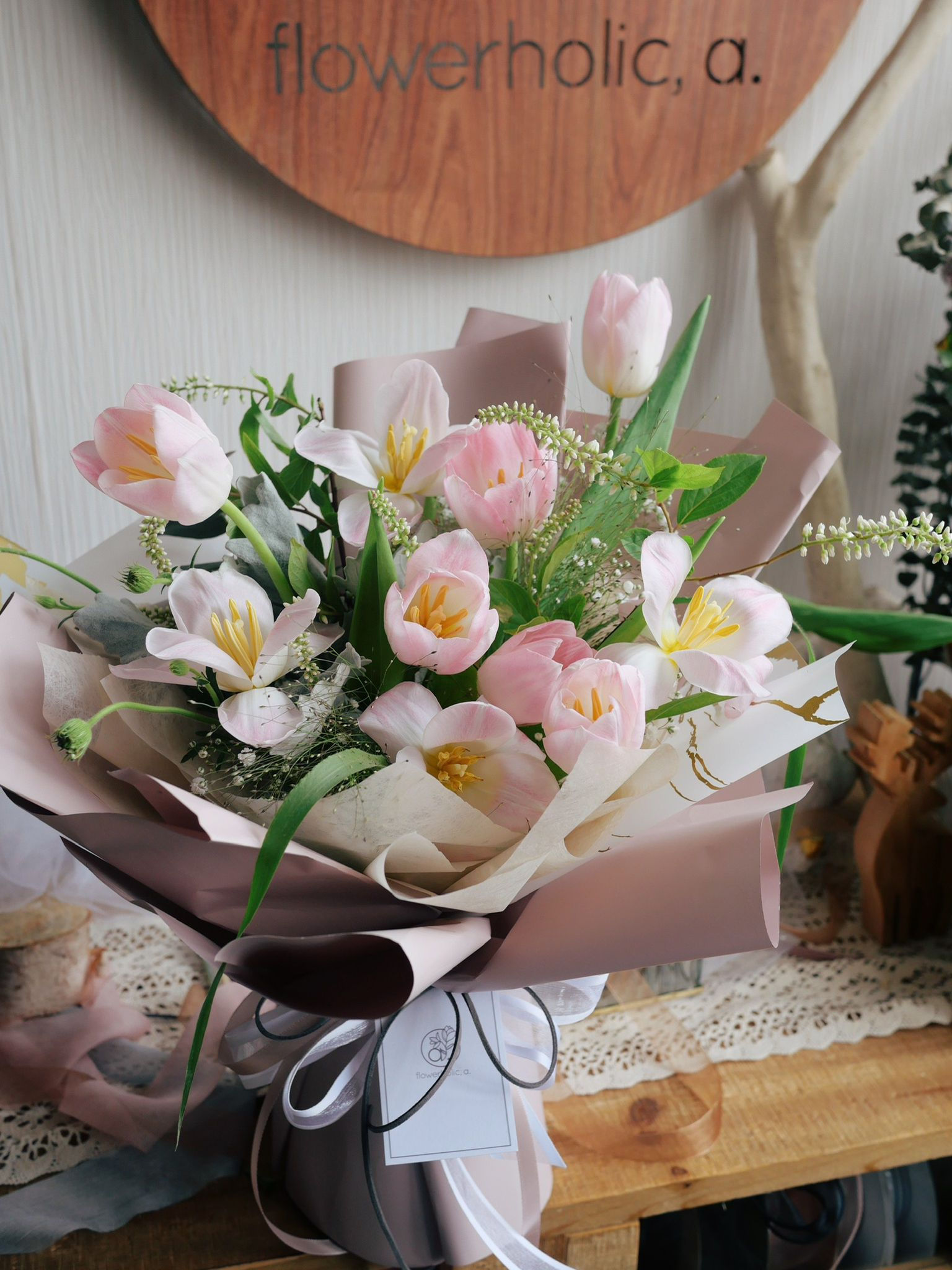 10枝粉屈金香花束