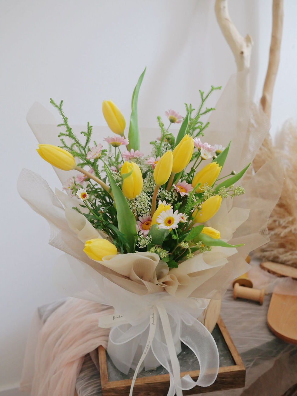 縮圖：黃屈金香鮮花束