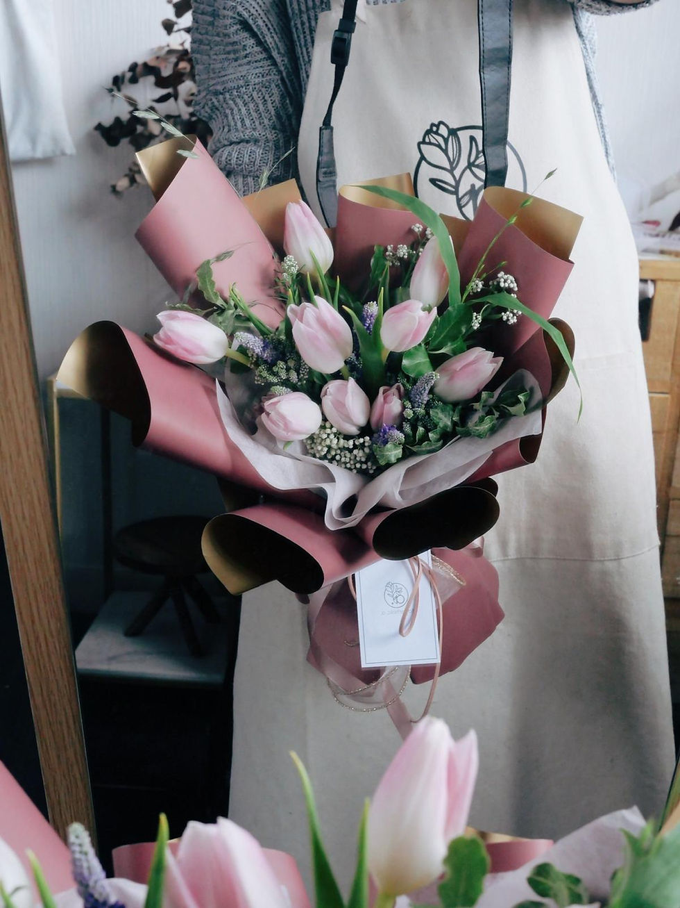 縮圖：粉屈金香花束