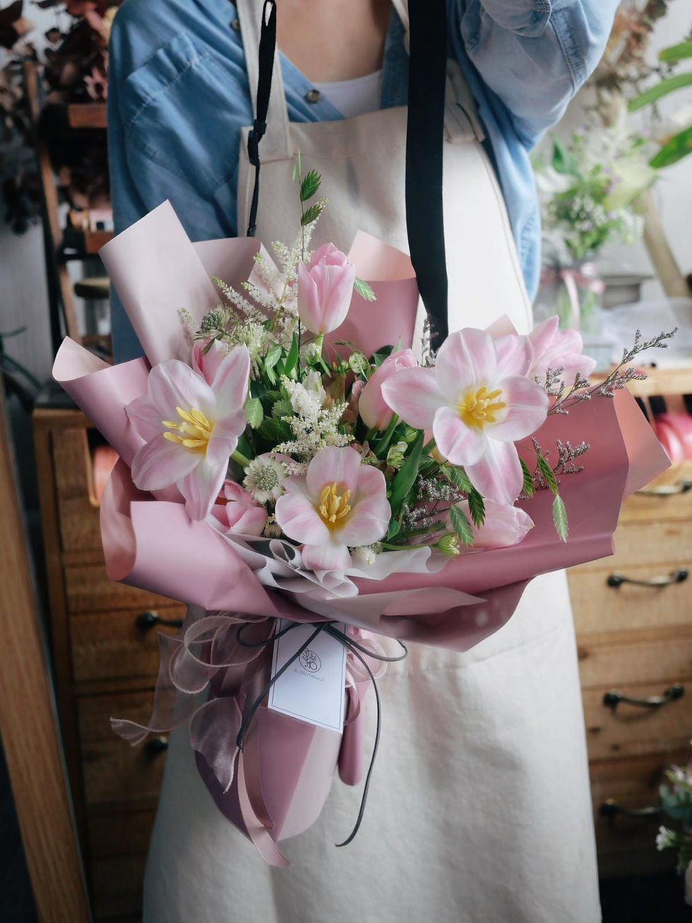 縮圖：10枝粉屈金香花束