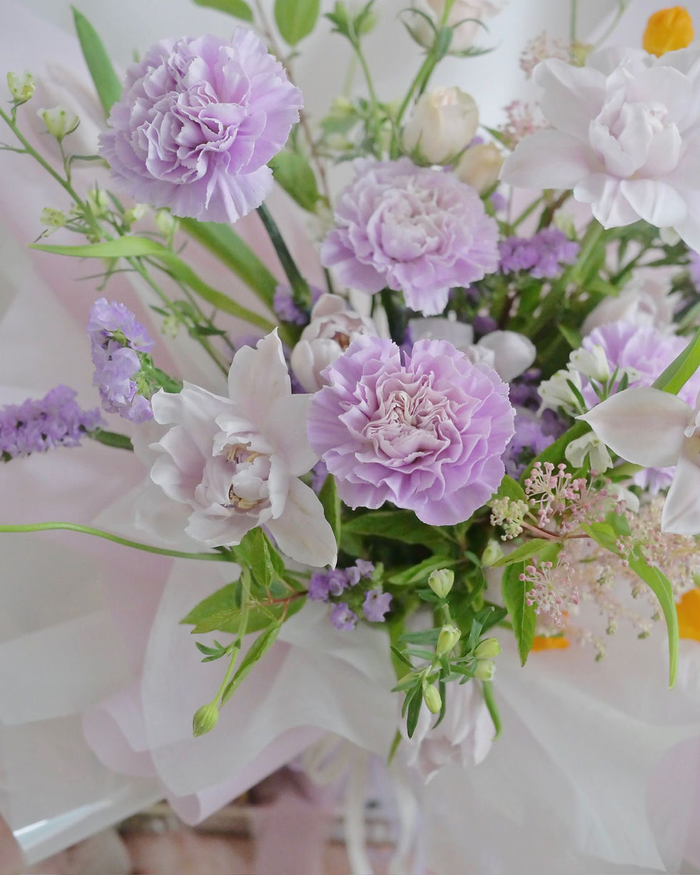 縮圖：紫屈金香+紫康乃馨鮮花束