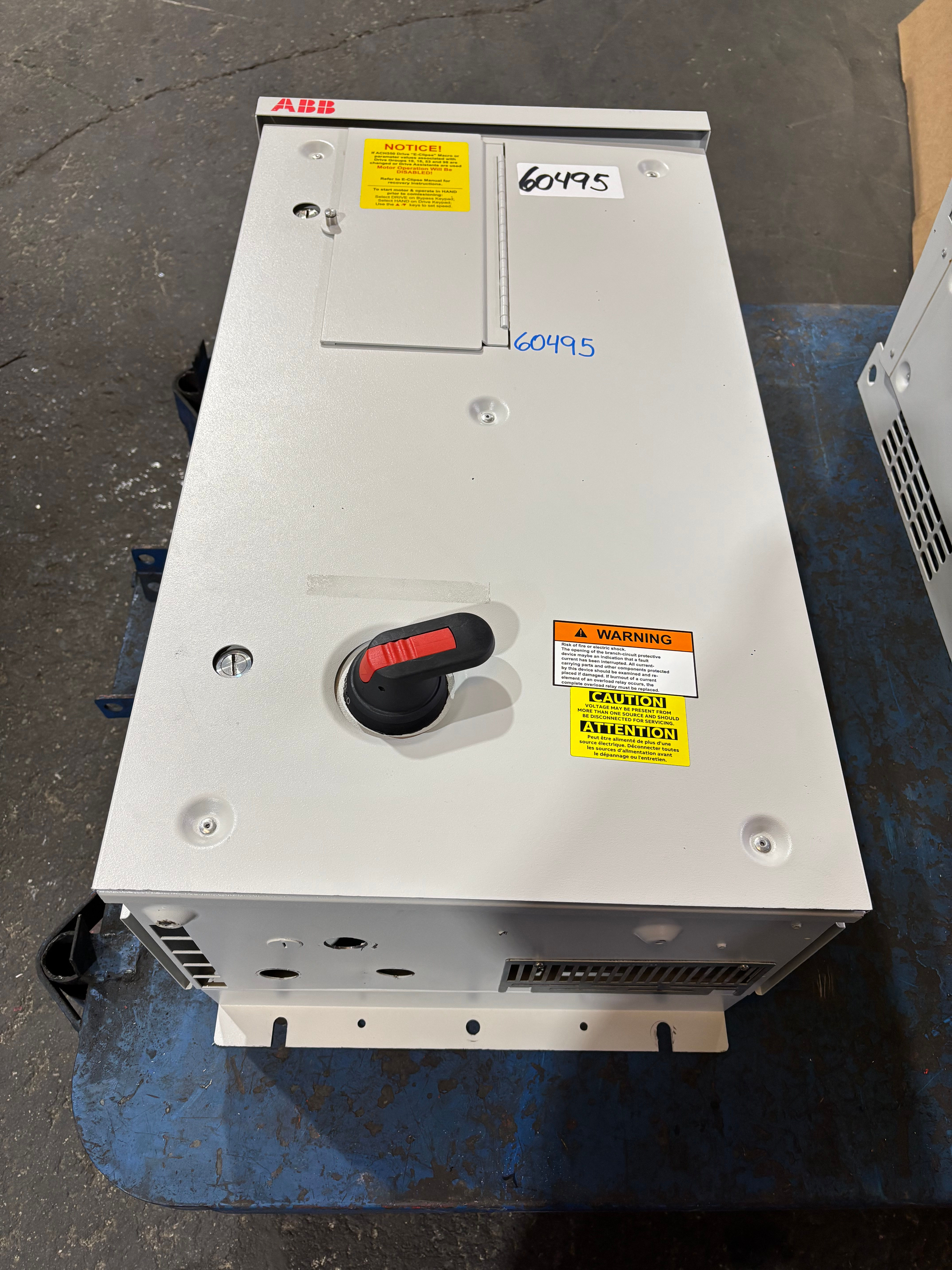 ABB / ACH550-BCR-015A-4 / 380-460 voltios / Trifásico / 10 HP / Variador de frecuencia de CA para sistemas HVAC