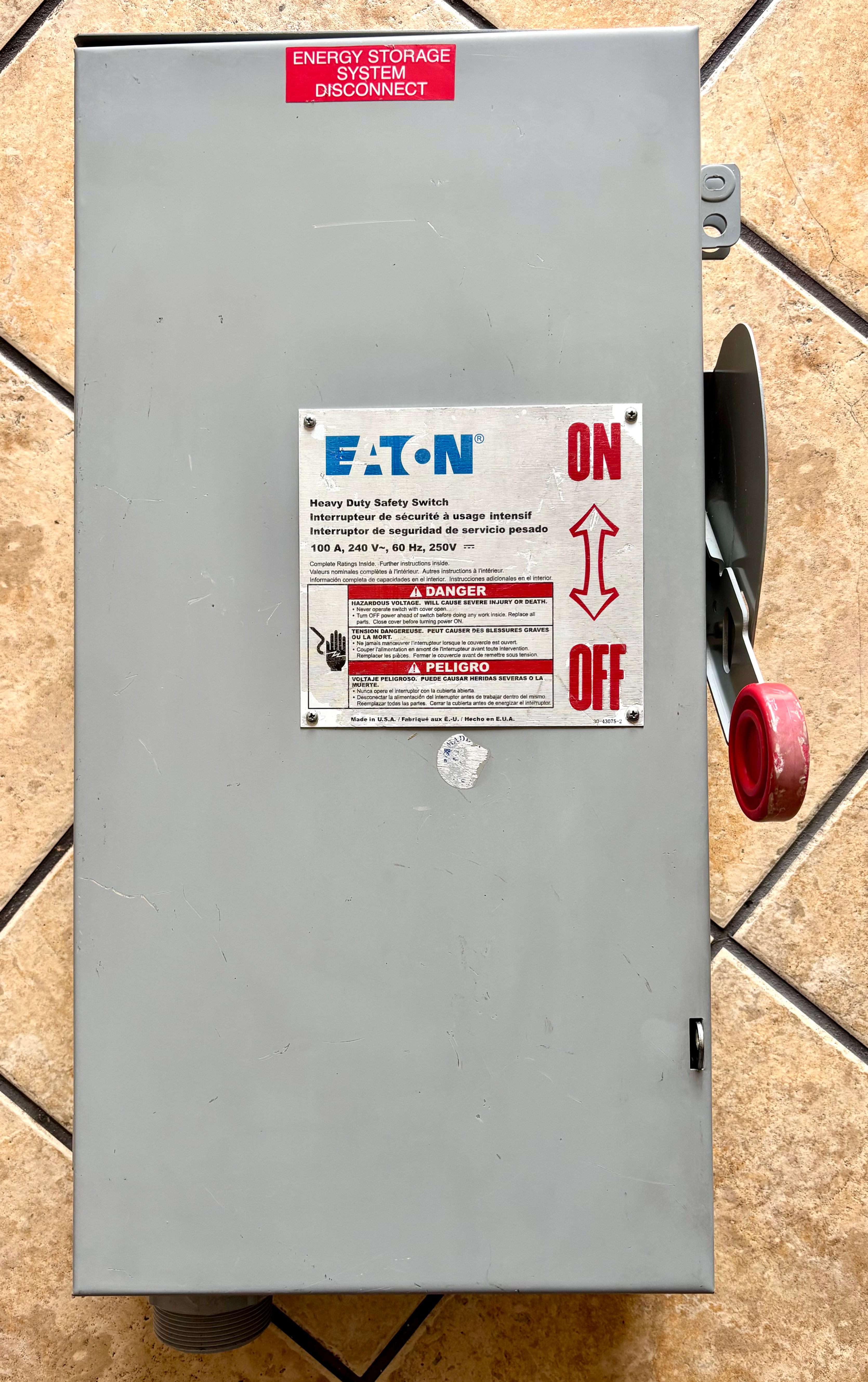 Eaton / DH223NRK / Disconnect 240V 100A Fusible Switch