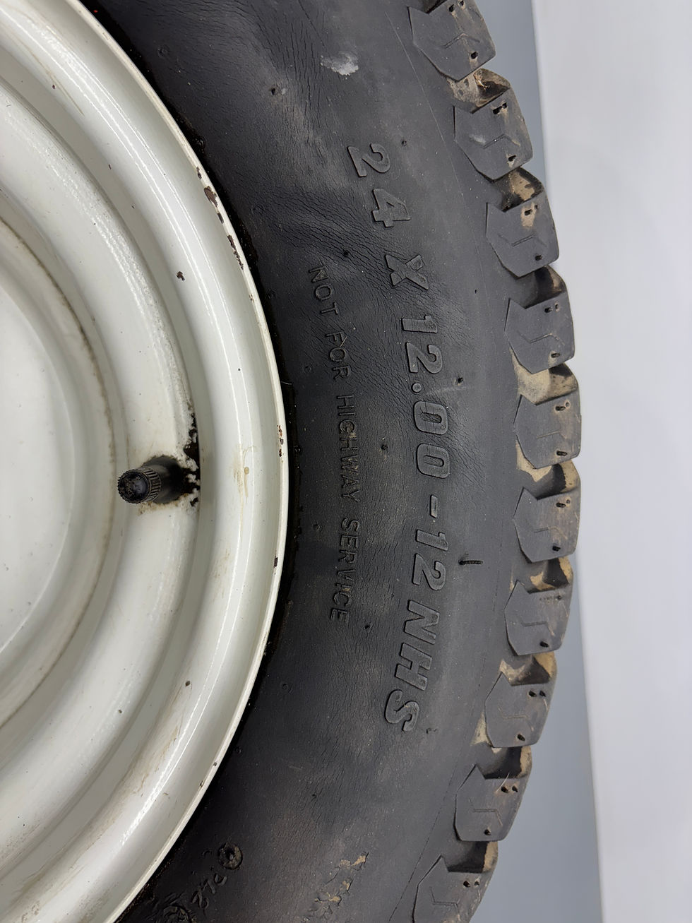 Thumbnail: Unbranded	 / Rim with tire / 24x12.00-12NHS