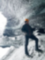 Cliente en cueva de hielo en Islandia