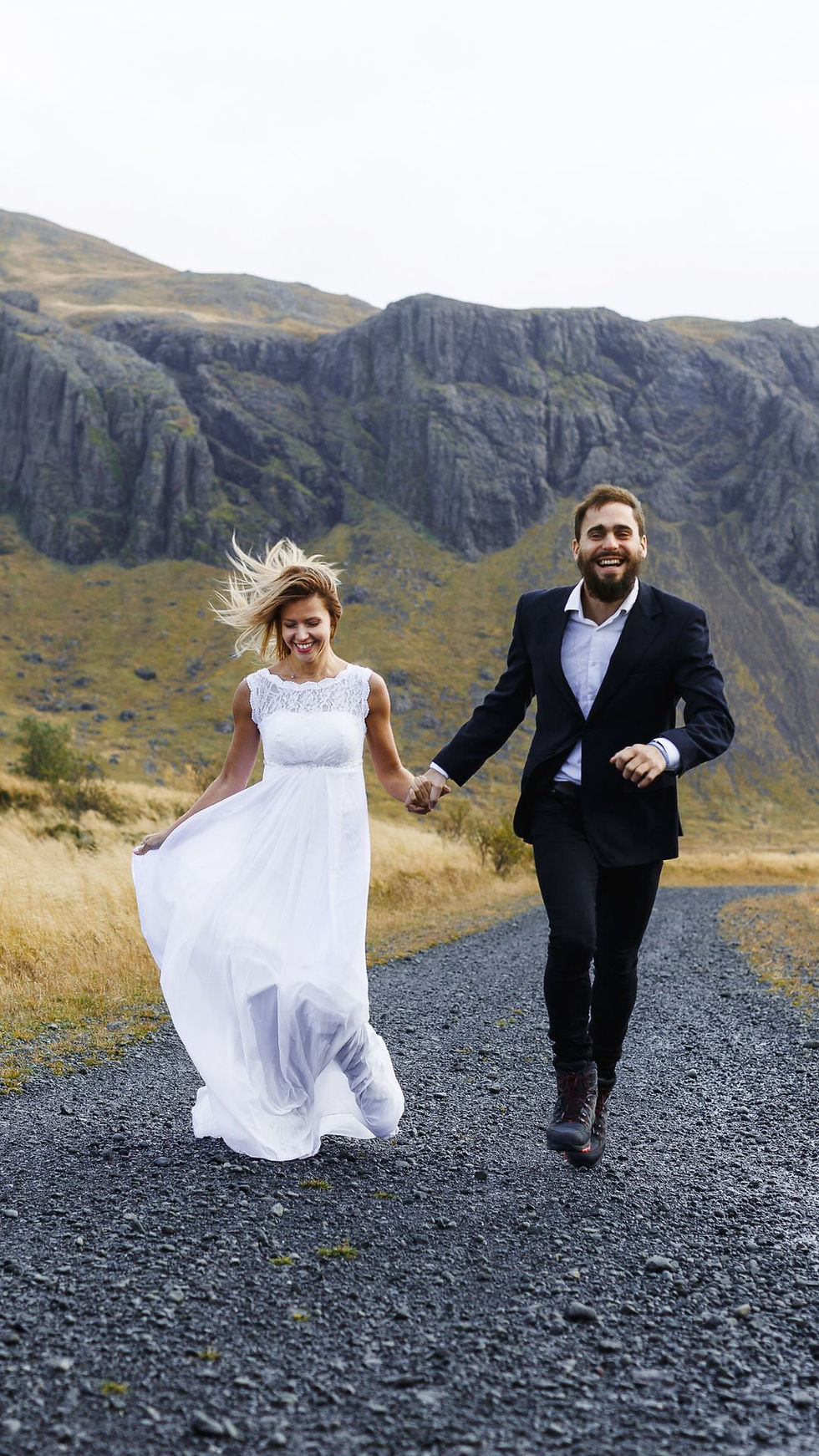 Pareja en su luna de miel en Islandia