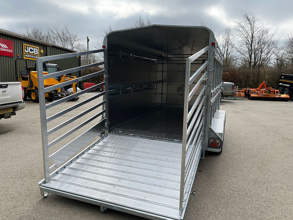 Thumbnail: Indespension 12x6x6 Cattle trailer