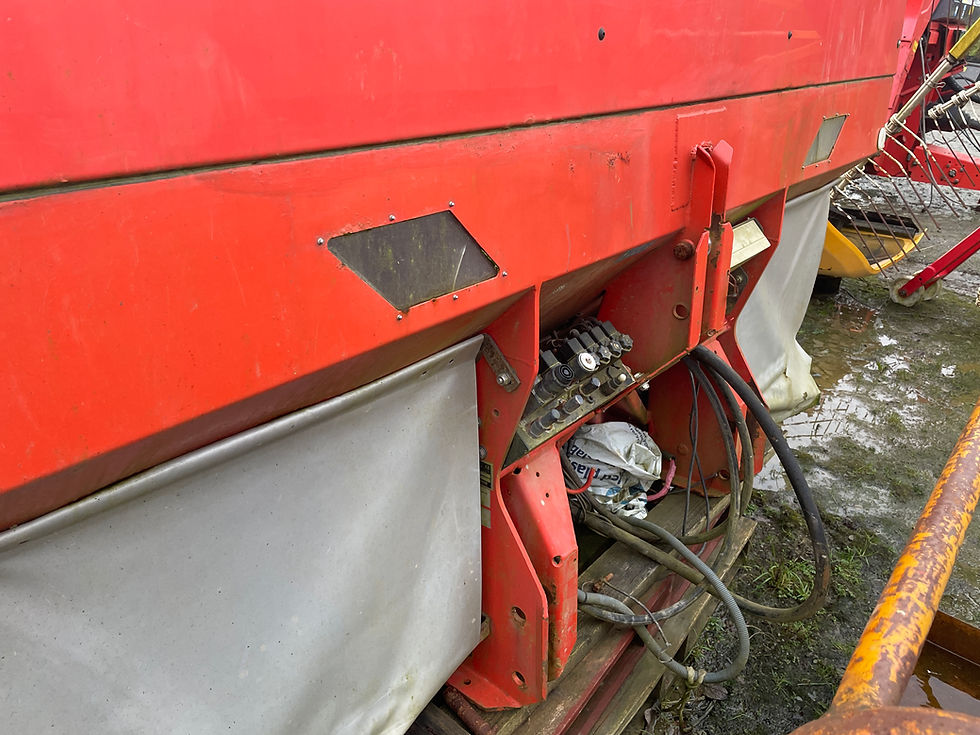Thumbnail: Kuhn Axera 1102 H-EMC fertiliser spreader