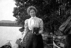 23c, lady & camera