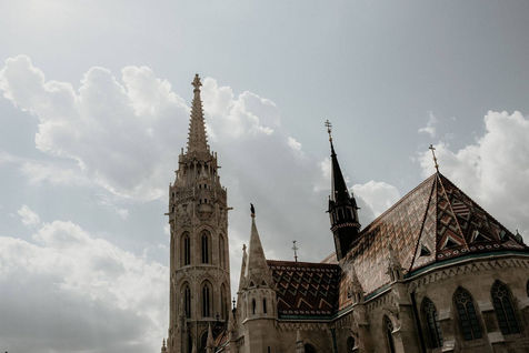Gyönyörű exkluzív esküvő Budapesten elegáns magyar-angol ceremóniamesteri  műsorvezetéssel