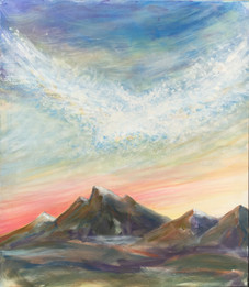 Berge in Abenstimmung mit Wolke in Taubenform