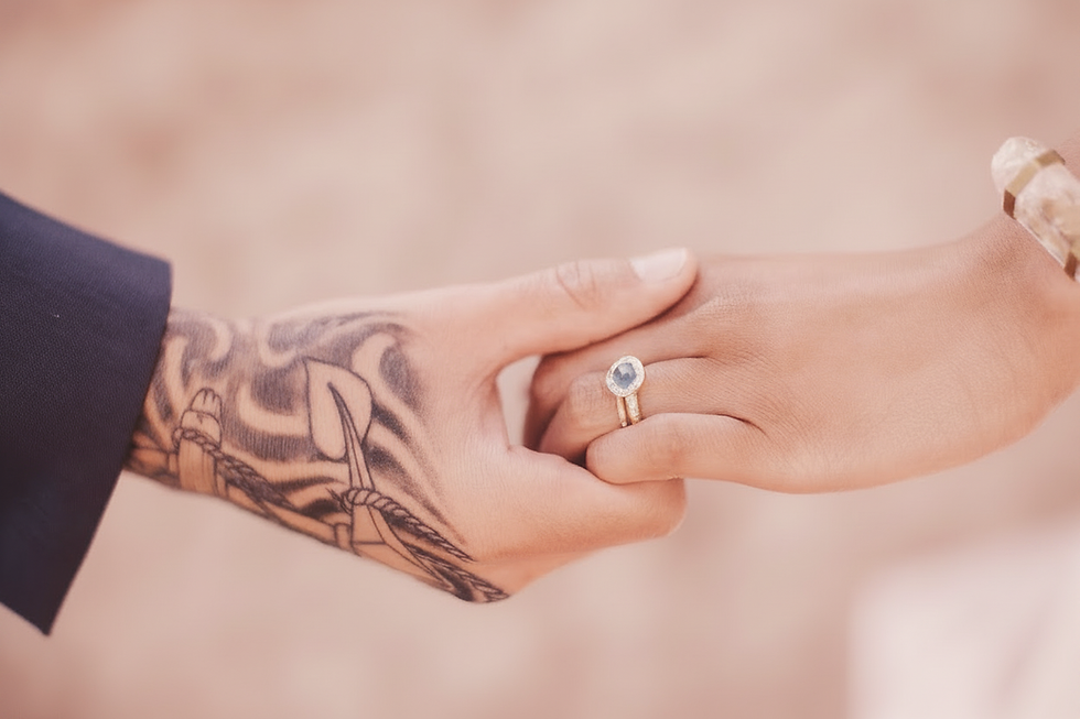 Mains avec bague