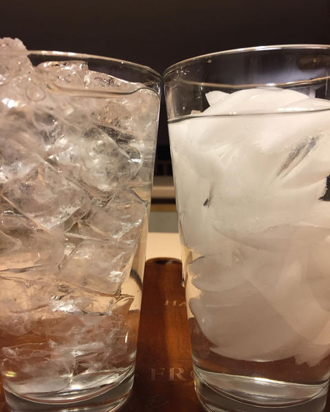 Image of two glasses of ice for comparison