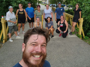 Another casual 5K group photo.