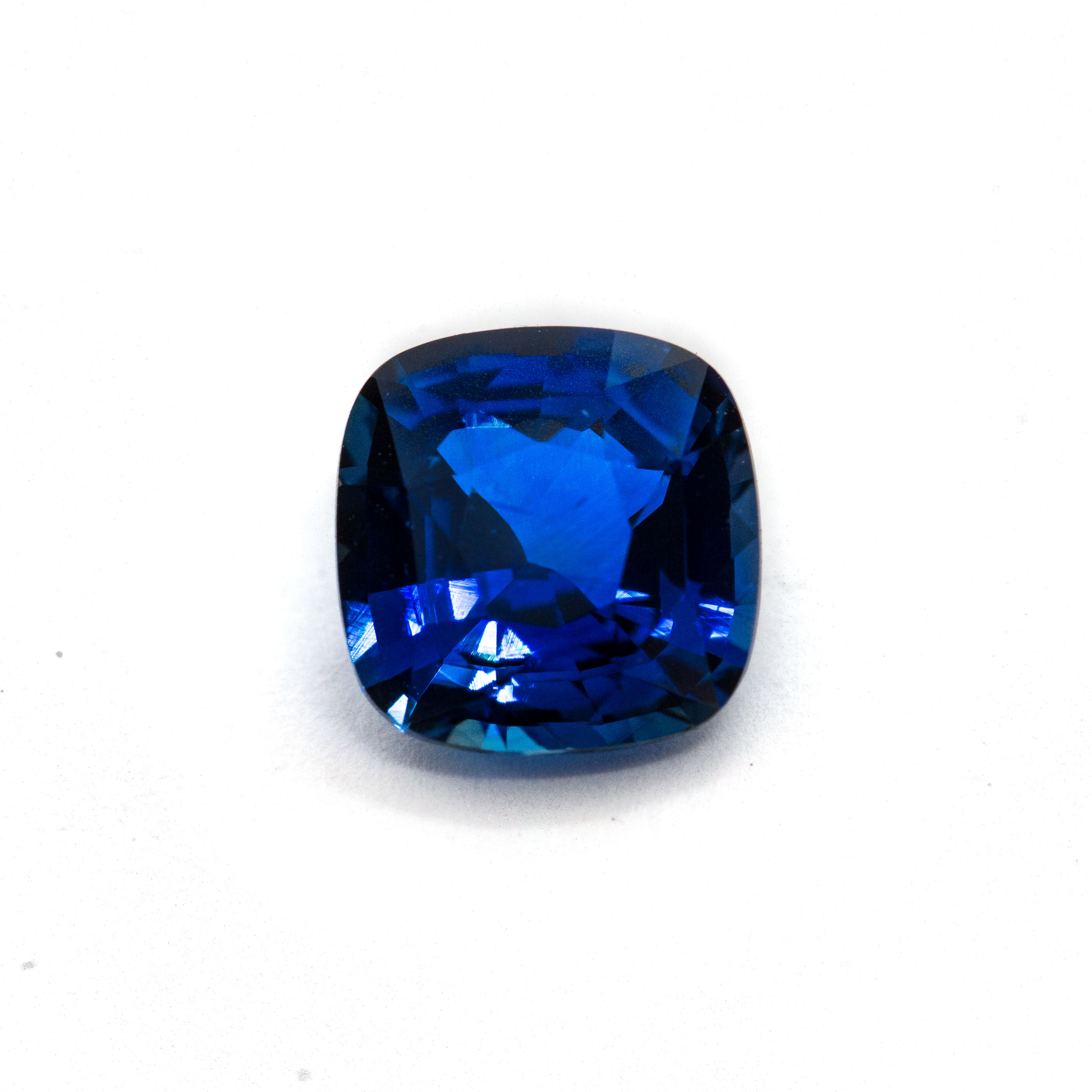 Ceylon Sapphire  | 8.2 x 8.0 cush. | 2.70CT | 3000K/CT