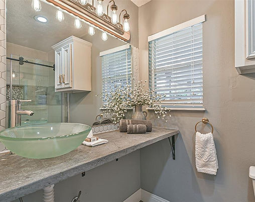 Sulphur Guest Bath