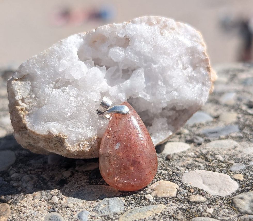 vu de face Pendentif Pierre du Soleil et Argent 925 Forme Goutte