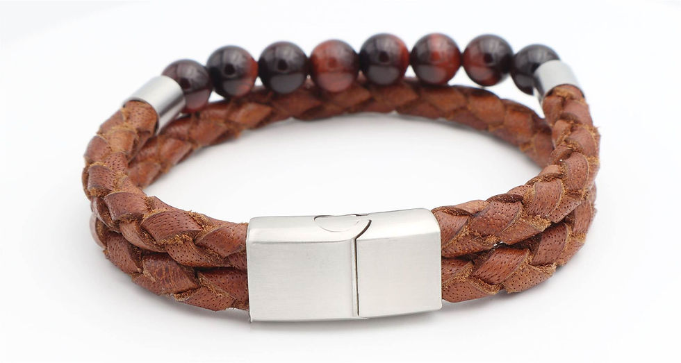 vue de derrière d'un Bracelet pour homme en cuir et pierre d'oeil du taureau en perle ronde de 8mm.