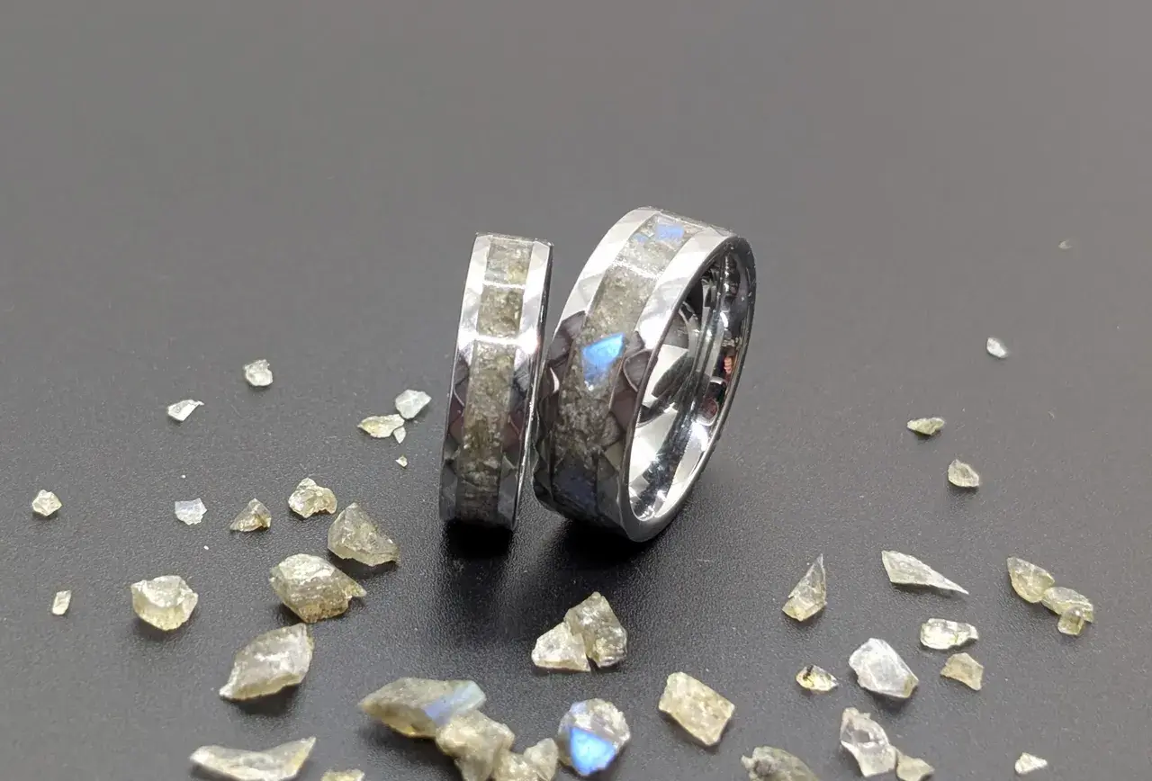 Anneau bague martelé tungstène labradorite