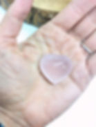 Coeur quartz rose main