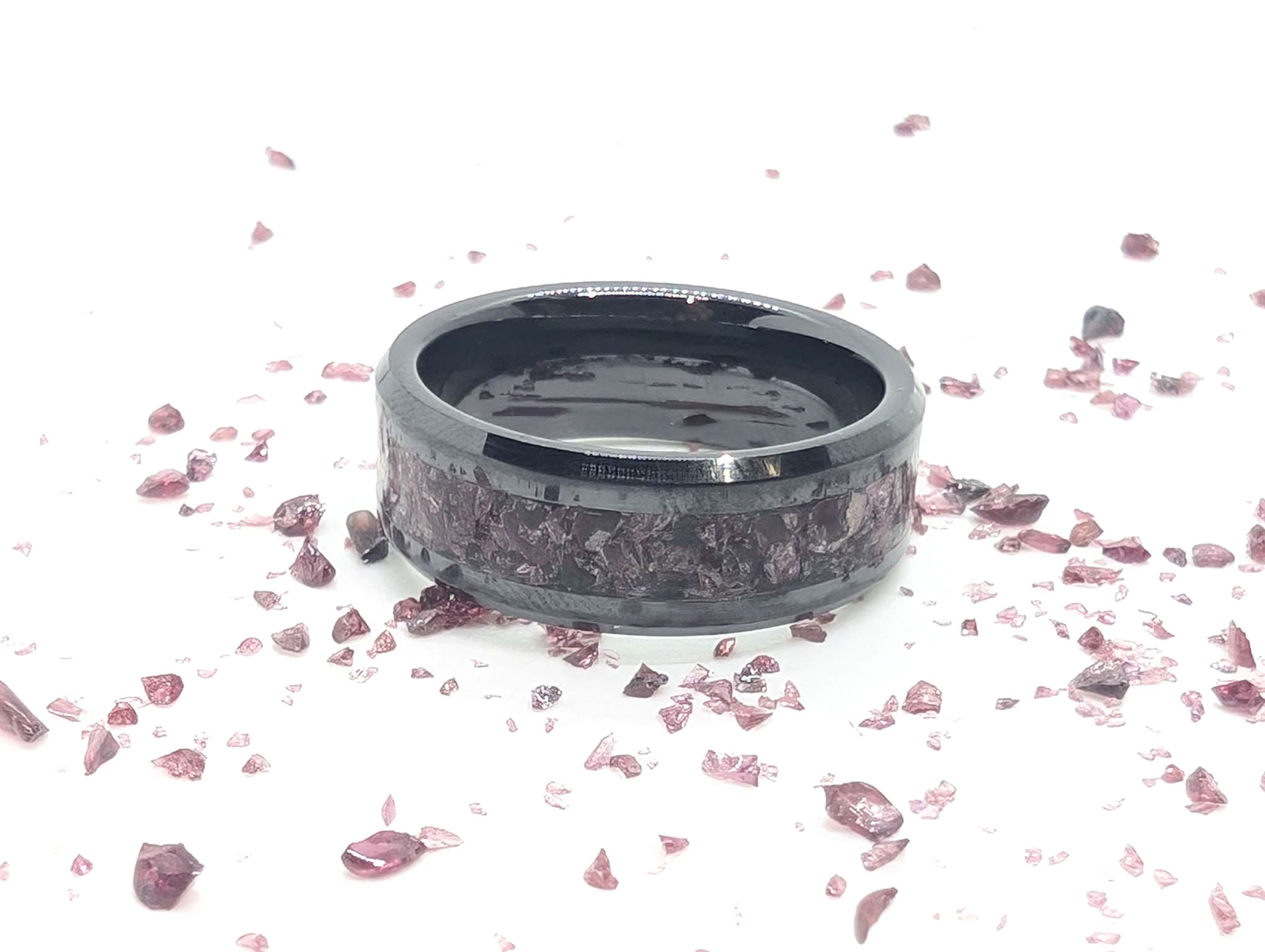vu de haut Bague Anneau en Céramique Noire et Grenat