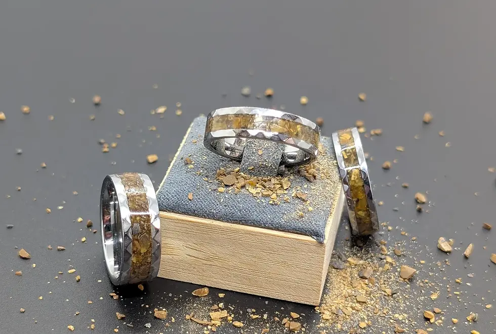 Thumbnail: Anneaux bagues martelés tungstène Oeil de tigre plusieurs