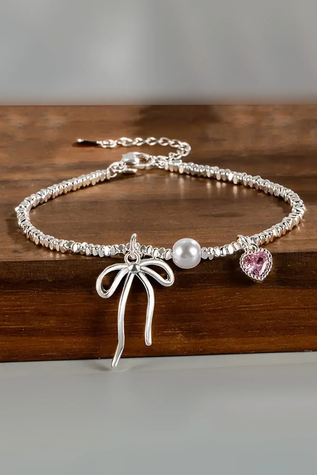 Kurdele detaylı bileklik