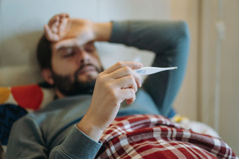 Febre e dor no corpo: é dengue ou COVID? Saiba como diferenciar