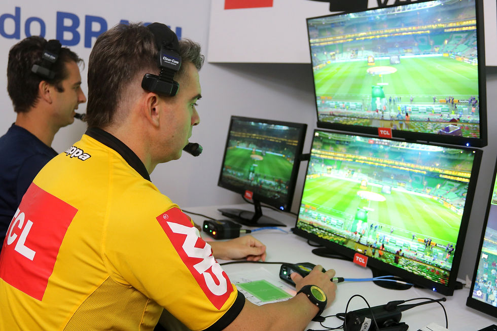 As falhas na utilização do VAR têm consequências graves nos resultados dos jogos, prejudicando a credibilidade do futebol brasileiro. (Foto: Marcos Paulo Rebelo/CBF)