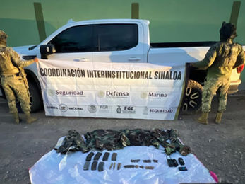 En Culiacán, el Grupo Interinstitucional asegura vehículos, cartuchos, cargadores y equipo táctico