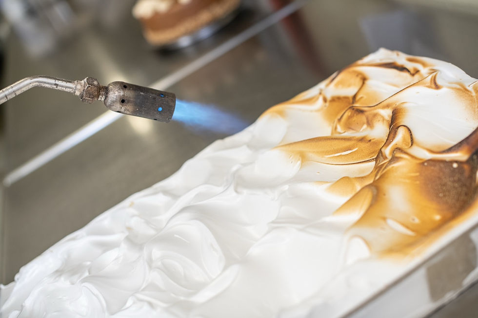 Ribisel-Baiser-Schnitte abflämmen