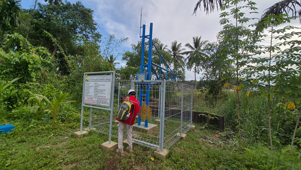 Kegiatan maintenance yang dilaksanakan oleh tim Mertani di wilayah Ibu Kota Nusantara (IKN) merupakan bagian krusial dari upaya menjaga keberlangsungan sistem pemantauan lingkungan berbasis teknologi