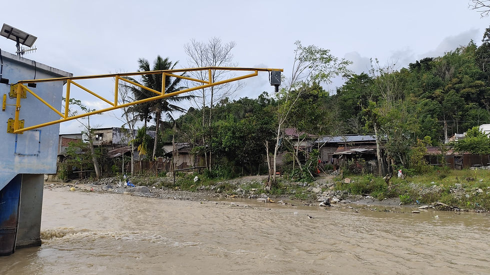 AWLR adalah alat otomatis yang berfungsi merekam tinggi muka air secara terus menerus dan mengirimkan data ke pusat pemantauan. Teknologi ini menggantikan metode manual yang membutuhkan pengamatan langsung oleh petugas di lapangan. Dengan sistem otomatis, informasi mengenai kondisi air dapat diperoleh lebih cepat, akurat, dan efisien untuk mendukung mitigasi banjir.