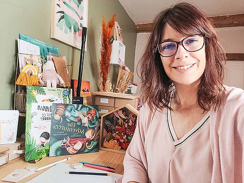 photo de l'illustratrice Nadia Bories, créatrice de la marque Kinous et Merveilles