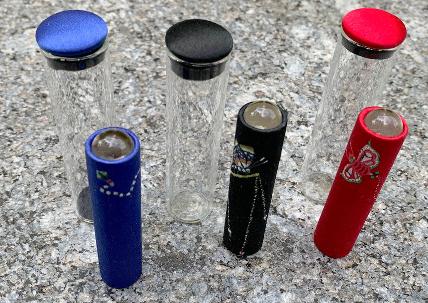 Umgebungskaleidoskop im Mini-Format mit Spitzenoptik mit handbemalter Seide überzogen