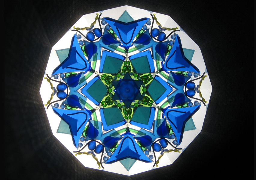 Kaleidoskop Intarsien mit drehbarer Kammer mit handgezogenen Glasteilen als Füllung
