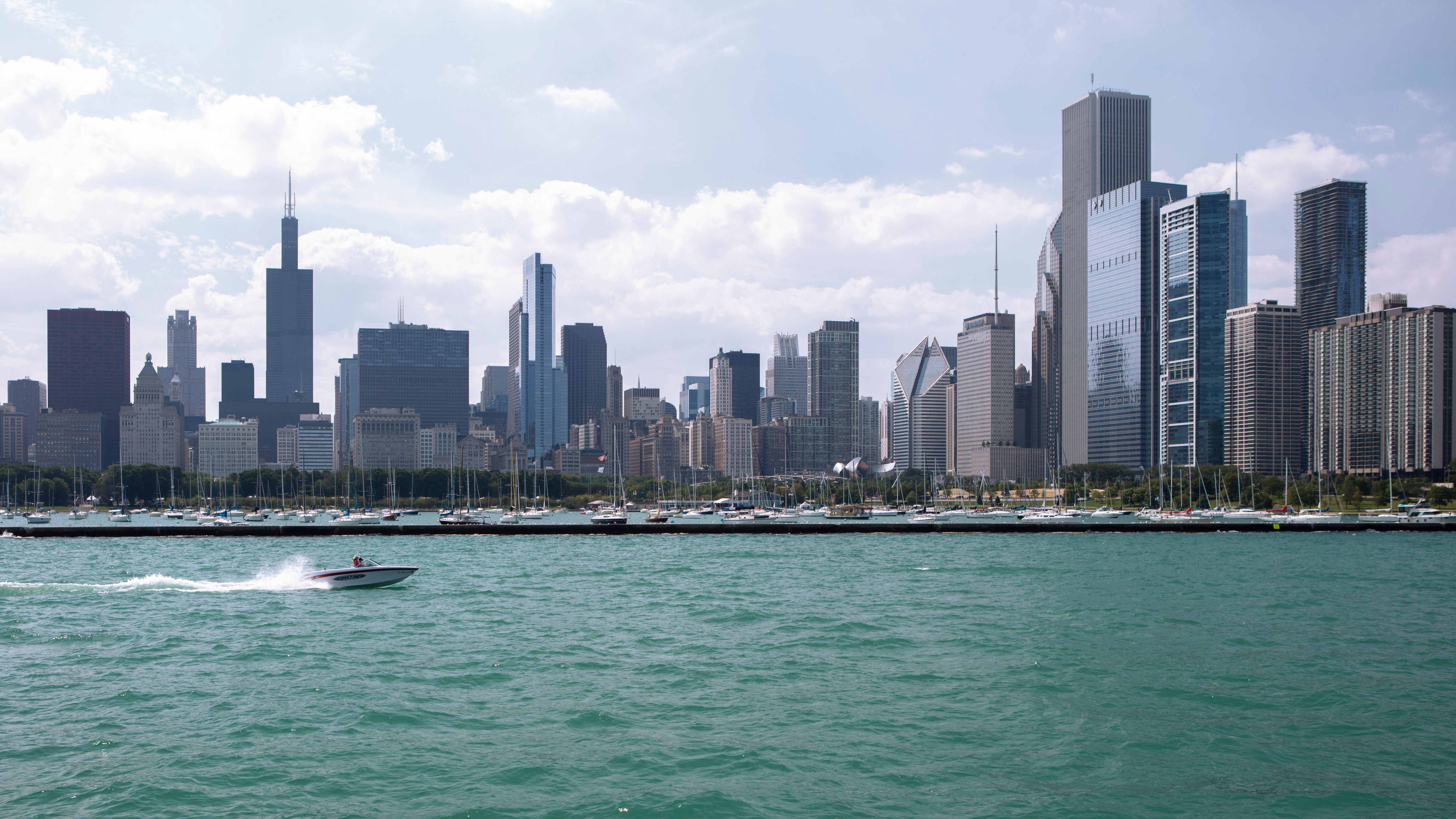 CHICAGO BY THE MICHIGAN (PANO)