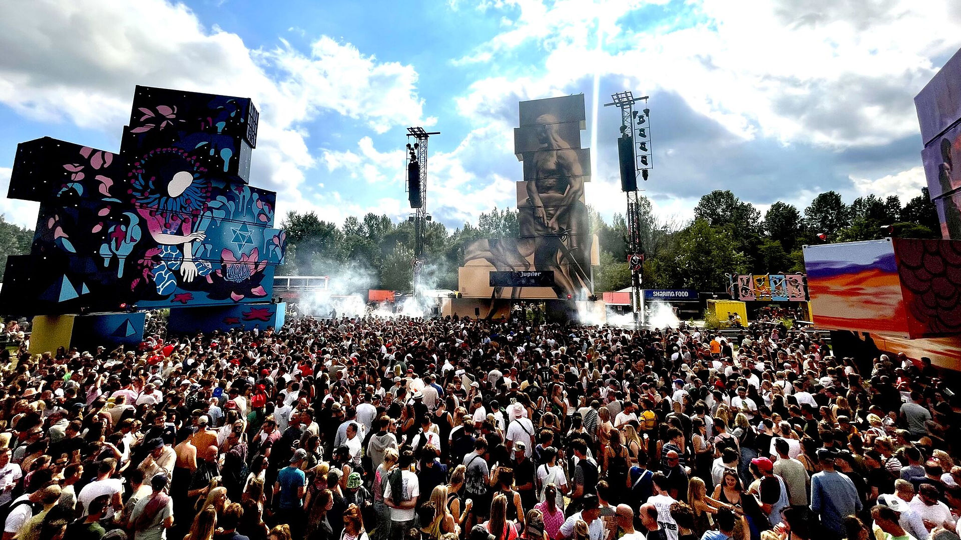 Full house bij The Towers by Jupiler op Rock Werchter 2026