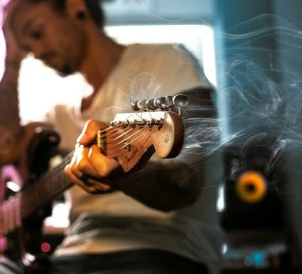 Develop good learning guitar habits with Vin Leone