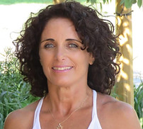 מדריכת הפילאטיס עפרה