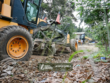 SE REALIZAN TRABAJOS DE RECONFORMACIÓN VIAL EN NUEVO ZAPOTAL