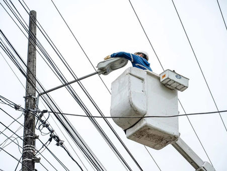 REPARACIÓN Y MANTENIMIENTOS DE LÁMPARAS EN SECTORES DE VENTANAS