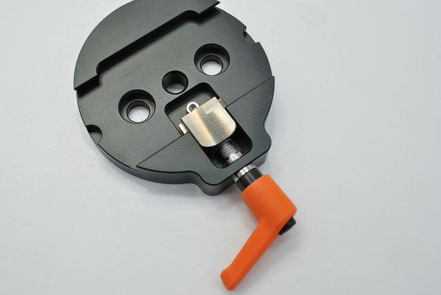 サムネイル： K-ASTEC DS38R-76(OrangeLever) アルカスイス規格クランプ