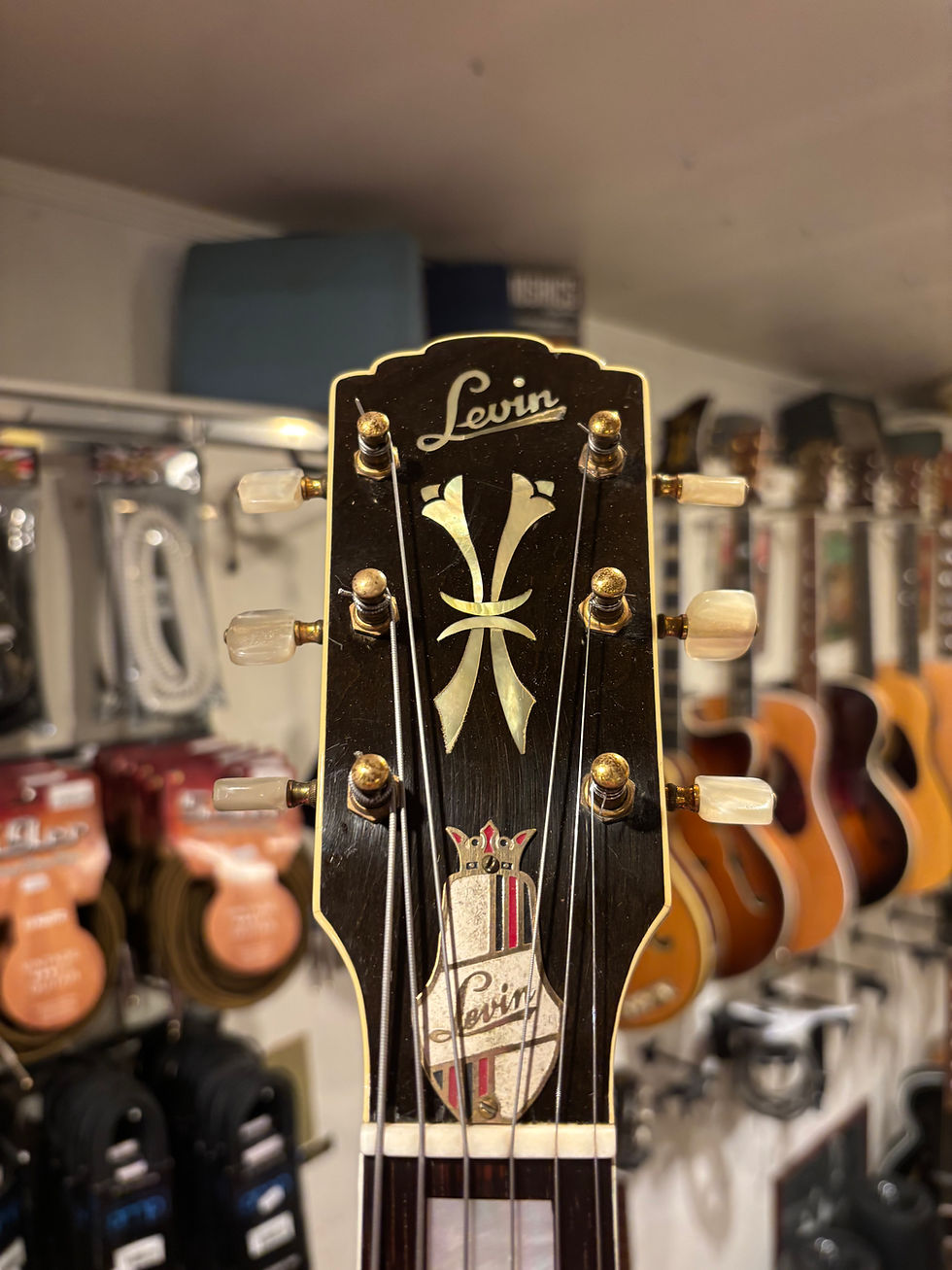 Thumbnail: 1960 Levin Model 325