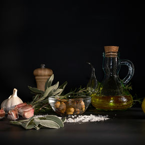 Servizi fotografici still life di olio di oliva, vino, aceto, spumanti, liquori, conserve a Genova, Liguria e Piemonte, fotografie professionali prodotti alimentari per cataloghi, brochure e web